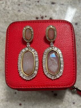 *Rare* Kendra Scott Kaki Earrings, Iridescent White Drusy Stone, Luxe Line